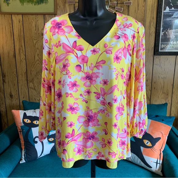 Qearal Vibrant Floral V-Neck Blouse - Picture 1 of 10